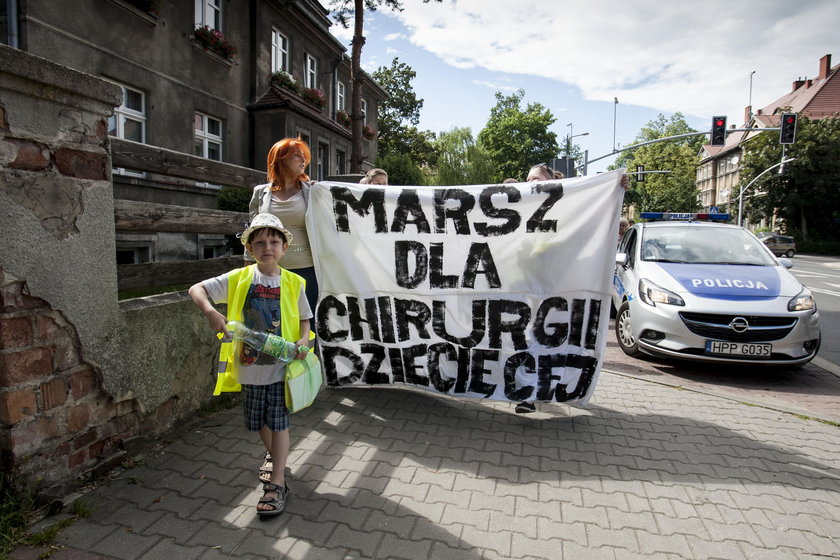 Marsz w obronie oddziału chirurgii dziecięcej w Gliwicach