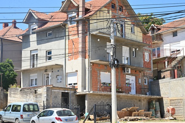 AP_baloni_preko_lamansa_vesti_blic_safe