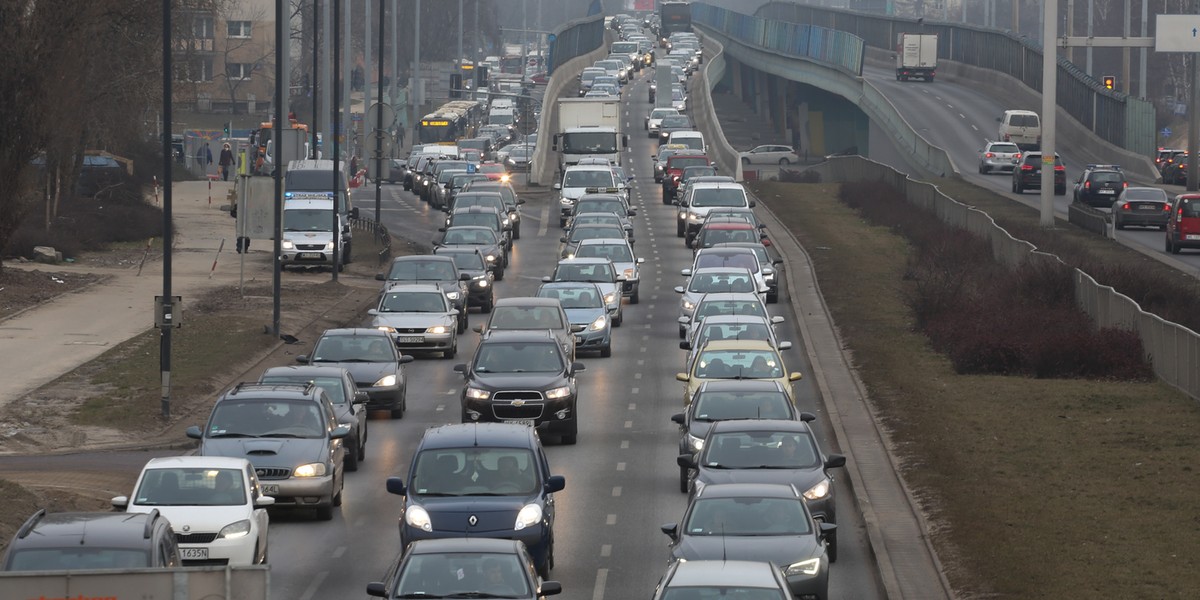 Związek Dealerów Samochodowych ma zarzuty do nowelizacji ustawy o elektromobilności i paliwach alternatywnych.