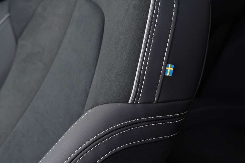 Volvo EX40 Performance Black Edition