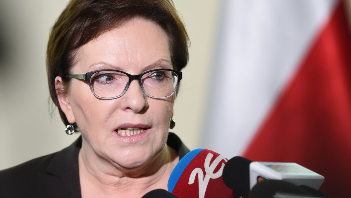 Unia Europejska solidarnie otwiera się na tych, którzy potrzebują pomocy; odwracanie się plecami od uchodźców jest manifestacją antyeuropejskości - powiedziała w Gdańsku premier Ewa Kopacz.