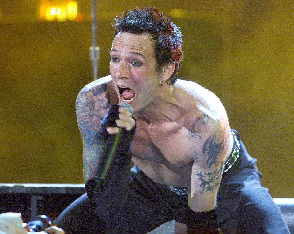 Scott Weiland w Stone Temple Pilots w 2001 roku