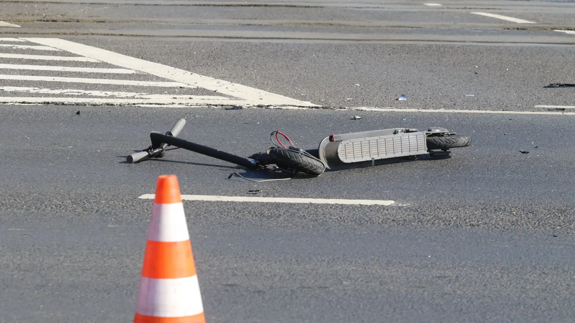 Mandaty za szaleństwa na hulajnogach elektrycznych w Warszawie. Maks. 20 km/godz