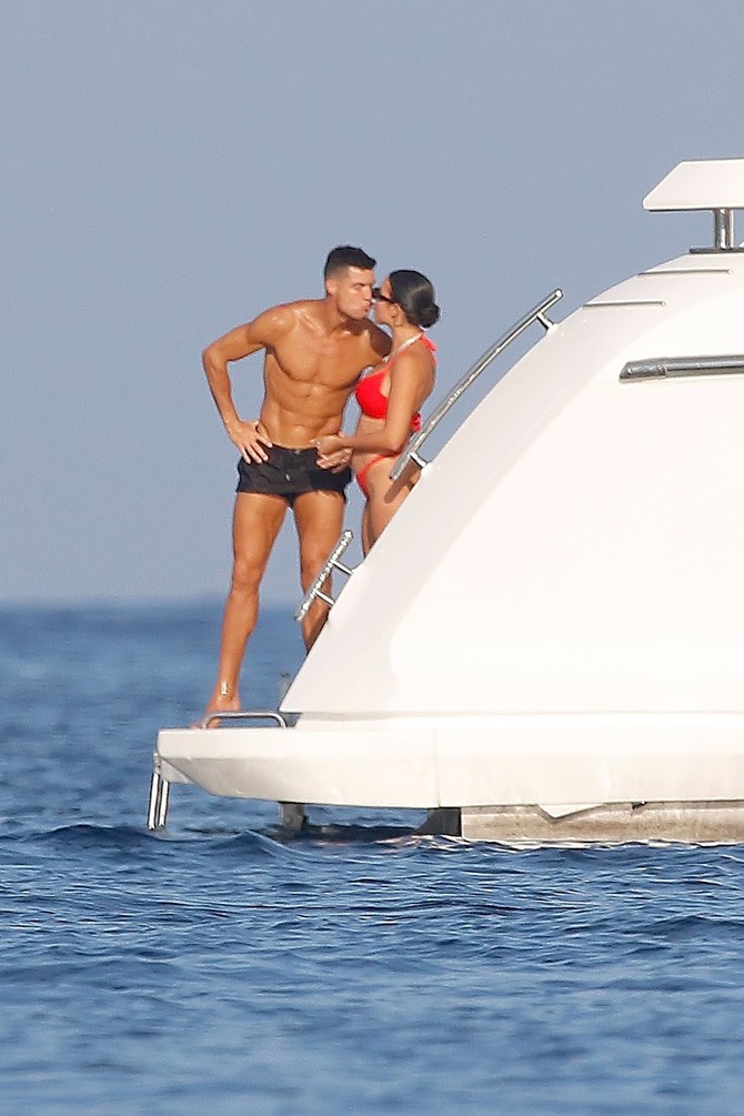 Kristijano Ronaldo i Georgina Rodrigez uživaju na jahti na Azurnoj obali