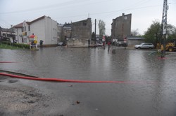 Ulewy przechodzą nad Polską. Wiele podtopionych budynków w Brzezinach
