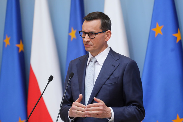 Premier Mateusz Morawiecki podczas konferencji prasowej w KPRM w Warszawie