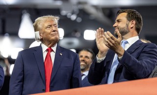 J.D. Vance. Z Appalachów przez Kapitol po Biały Dom