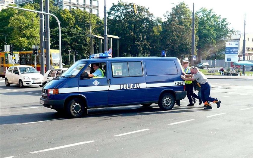 Pitera limuzyną, policja "na popych"