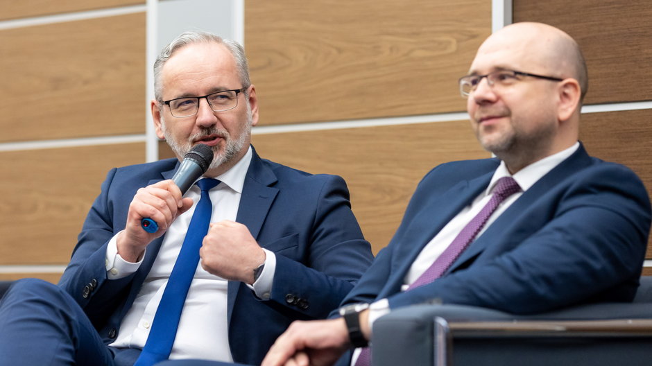 Adam Niedzielski (z lewej) i Bartłomiej Chmielowiec w kwietniu 2023 r.