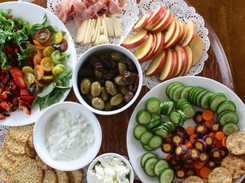 Łączenie ma znaczenie! Jakie owoce i warzywa jeść razem, a jakich kombinacji unikać?