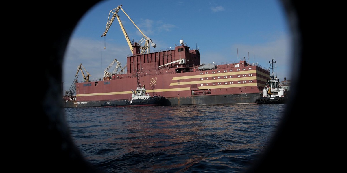 Pływająca elektrownia atomowa  "Akademik Łomonosow"