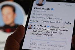 Elon Musk pyta się użytkowników Twittera, czy ma kierować serwisem
