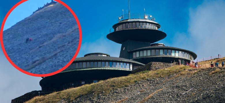 Wspinała się z małym dzieckiem stromym zboczem. Szokujące nagranie ze Śnieżki