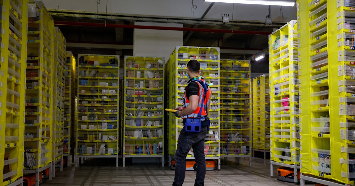 Amazon is testing wearable trackers on warehouse staff in its quest for ...