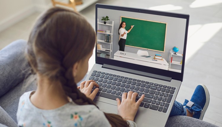 Laptopy dla czwartoklasistów. Rodzice nie chcą odbierać sprzętu