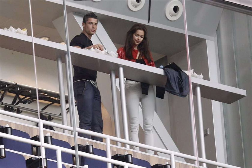 Tak Ronaldo grucha z dziewczyną! FOTO