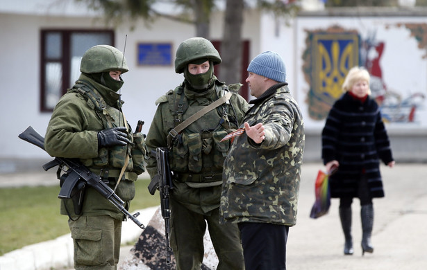 Uzbrojeni mężczyźni na Krymie, 13.04.2014. EPA/YURI KOCHETKOV Dostawca: PAP/EPA