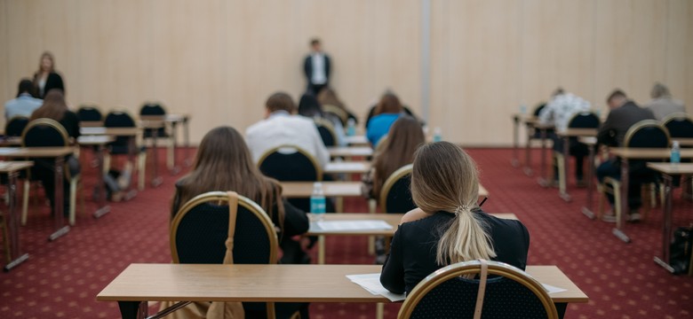 Matura 2026: Sen przed egzaminem – ile godzin potrzeba, by dobrze wypaść na maturze?