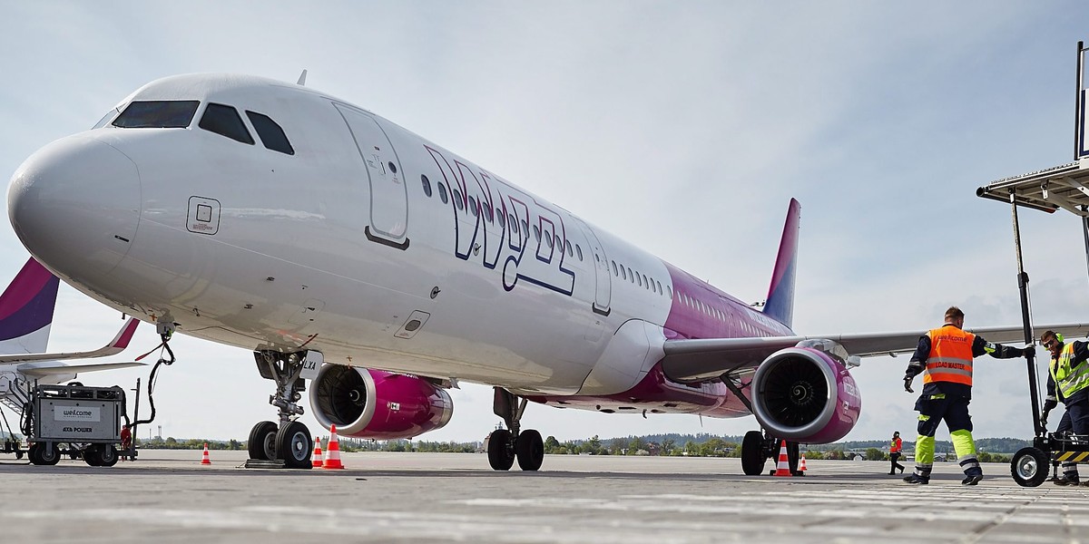 Wizzair zmienia politykę bagażową. Przedstawiciel linii nie wyklucza, że w przyszłości sam bilet będzie darmowy, a pasażerowie będą płacić za usługi dodatkowe