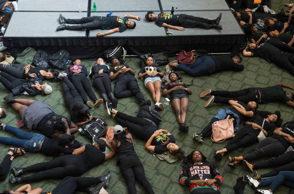 Protesti zbog Skotove smrti