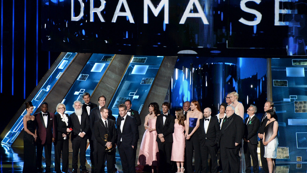 Znamy laureatów rozdania nagród Emmy 2015, nazywanych telewizyjnymi Oscarami. Wielkim zwycięzcą okazała się "Gra o tron", która zdobyła aż 12 statuetek, ustanawiając rekord. 67. gala odbyła się w nocy z niedzieli na poniedziałek. Poprowadził ją Seth Meyers.