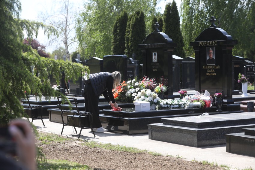 Novo bežanijsko groblje rođendan Saše Popovića