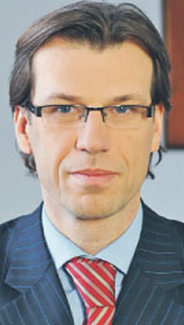 Robert Gawałkiewicz, radca prawny, starszy partner w kancelarii Sołtysiński Kawecki & Szlęzak, specjalizuje się w prawie handlowym, cywilnym, upadłościowym i wekslowym