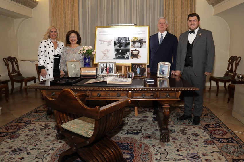 Alison sa majkom, princezom Katarinom, prestolonaslednik Aleksandar i autor izložbe Andrija Šošić