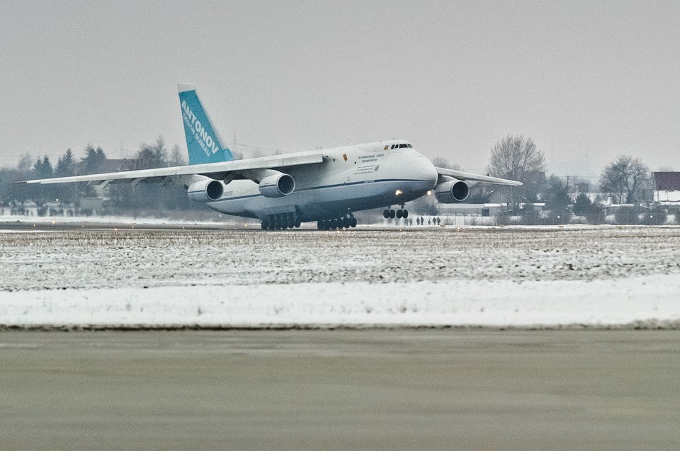 ŚWIDNIK AN-124 RUSŁAN LĄDOWANIE