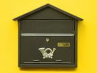 Ile kosztuje brak skrzynki pocztowej na drzwiach domu?
