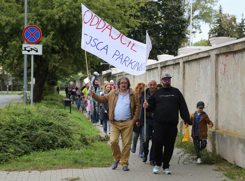 Dramat mieszkańców Mokotowa: Nie mamy gdzie parkować