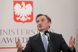 Ziobro zaprezentował się jako lider kultu cargo [KOMENTARZ]