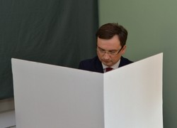 Jak głosował Kraków? W aresztach i zakładach karnych triumfowała Platforma Obywatelska