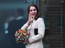 Promienieje i nosi się krócej, niż przed ciążą. Oto najnowsze ZDJĘCIA ciężarnej księżnej Kate