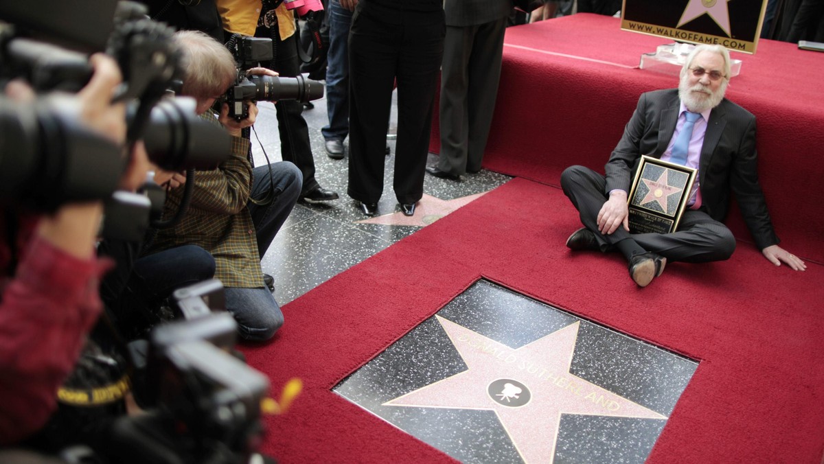 Kiedy uhonorowano go gwiazdą na hollywoodzkim Bulwarze Sławy, Donald Sutherland cieszył się jak dziecko. Tym bardziej, że umieszczono ją tuż obok gwiazdy syna Kiefera.