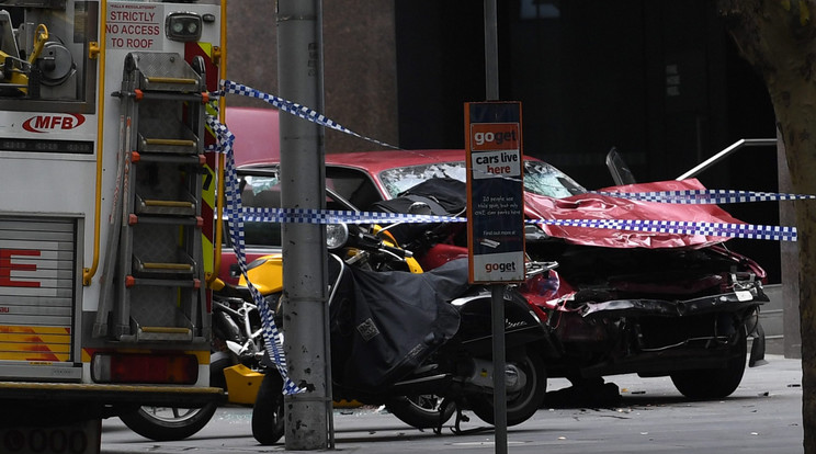 Gyalogosok közé hajtott egy autó, hárman meghaltak / Fotó: MTI
