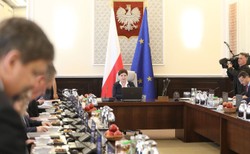 Rząd chce obsadzać stanowiska kierowników urzędów osobami bez odpowiedniego stażu pracy. 800 stanowisk