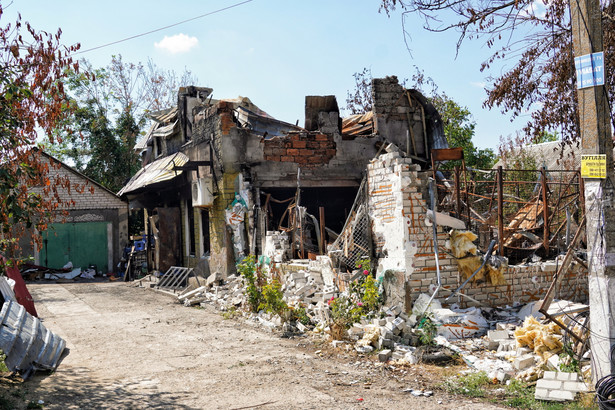 Zniszczona wieś Kotlarewe (Kotlariowo), położona w obwodzie mikołajowskim przy granicy obwodu chersońskiego