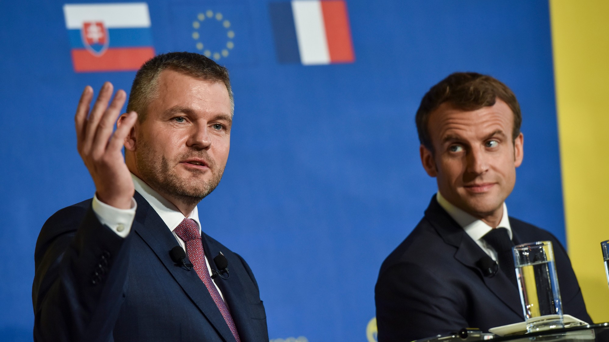 Slovenský prezident Peter Pellegrini a francúzsky prezident Emmanuel Macron.