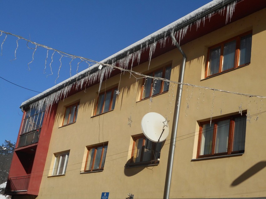 Lledenice na krovovima u Srebrenici