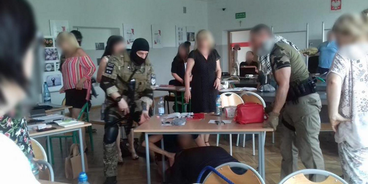 Atak „terrorystów” w pabianickiej szkole 
