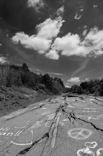 Centralia – amerykańskie miasto położone w stanie Pensylwania. W mieście mieszka obecnie ok. 10 osób. Dlaczego? 50 lat temu w Centralii wybuchł pożar w leżącej pod ziemią kopalni węgla. Pożar trwa nieustannie od 50 lat i zdaniem naukowców, pokłady węgla mogą starczyć nawet na kolejne 250 lat pożaru. Warto dodać, że przed wybuchem miasto było zamieszkiwane przez ponad 2,5 tys. osób.