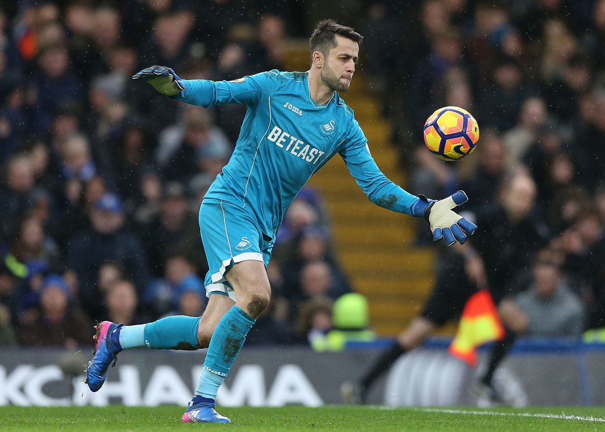 Liga angielska: Fabiański "zamurował" bramkę. Swansea opuściła strefę spadkową [WIDEO]