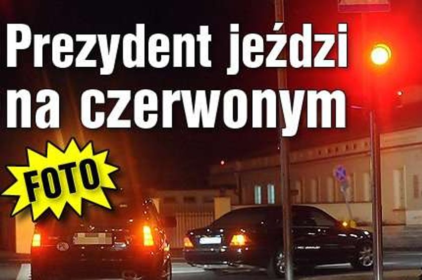 Prezydent Komorowski jeździ na czerwonym