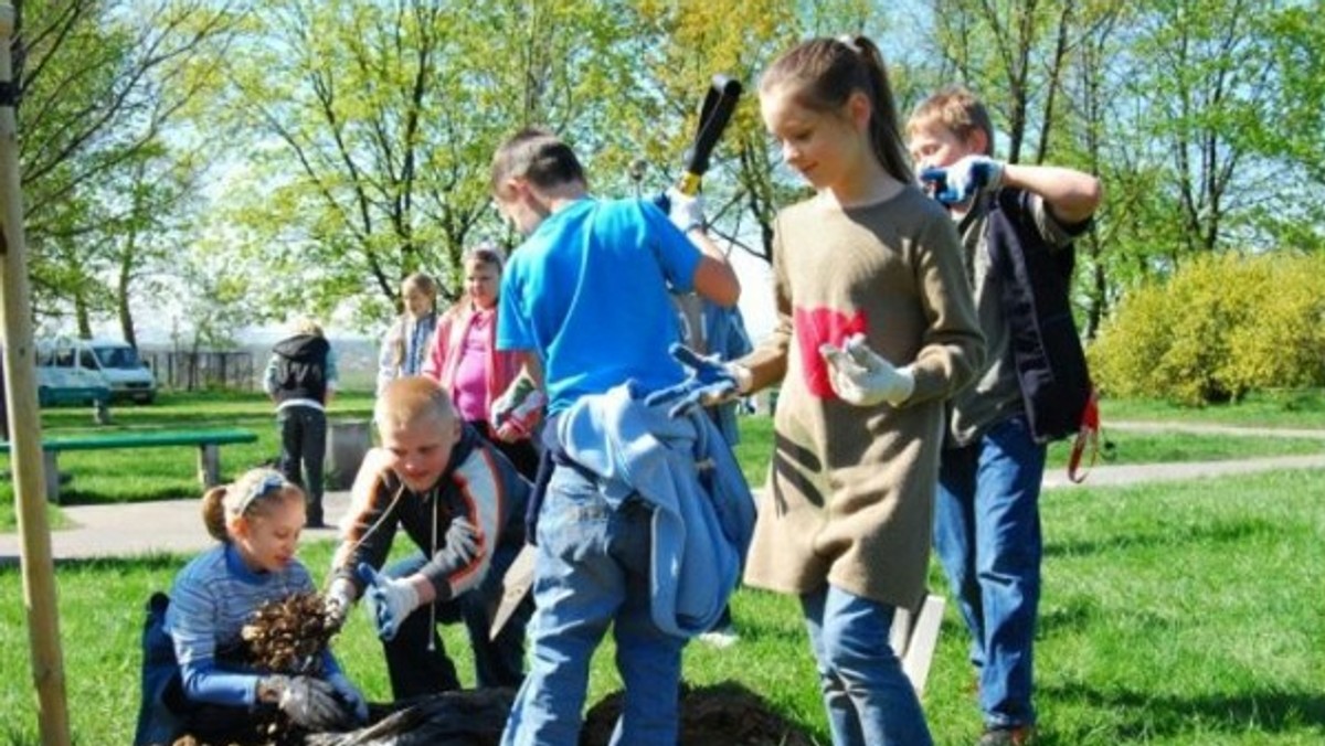 Dwunasty raz odbędzie się Krakowska Wystawa Ekologiczna, przyciągająca coraz więcej zwiedzających. Dni Ziemi trwają w Krakowie od dwóch tygodni. W akcji biorą udział szkoły, domy kultury czy różne ekologiczne stowarzyszenia. Sporo imprez odbędzie się w najbliższym tygodniu - informuje portal mmkrakow.pl.