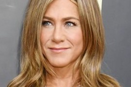 "PONOSNA SAM NA TEBE..." Nakon susreta sa Bredom Pitom i dobijanja nagrade, Dženifer Aniston dobila PORUKE o kojima pričaju svi