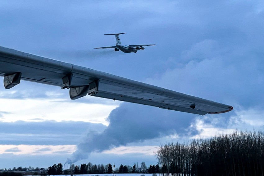 Ruski vojni avion sa beloruskim mirotvorcima