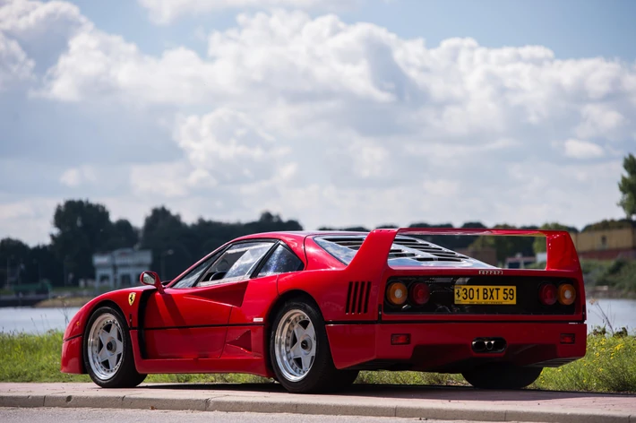 690 000 euro - Ferrari F40 (1989)