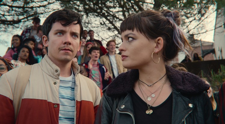 Asa Butterfield és Emma Mackey a netflixes Szexoktatás harmadik évadában