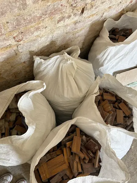 &quot;Wynieśliśmy na taczkach około 30 ton gruzu&quot;